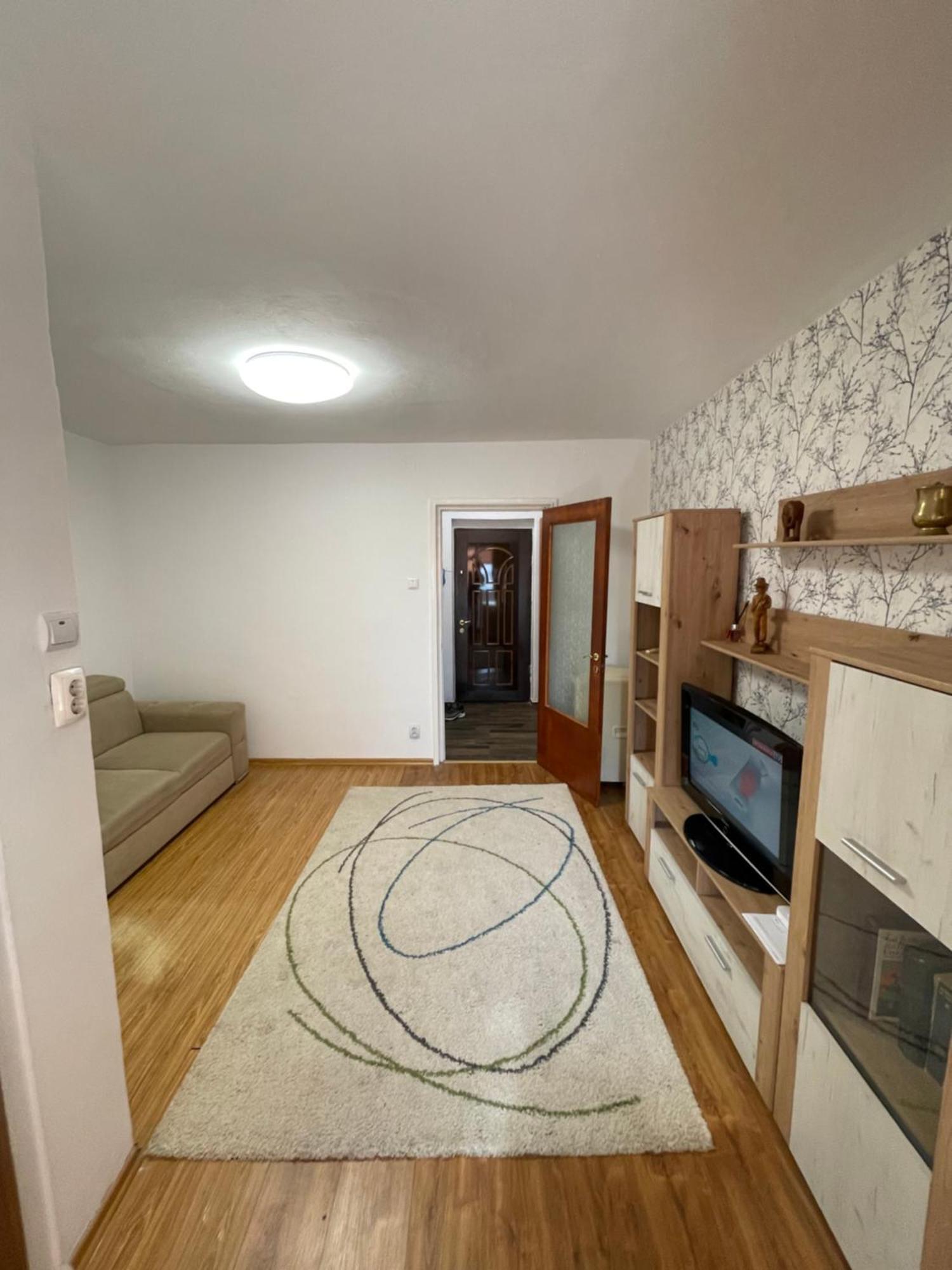 Garsoniera -single 91 * Bucharest